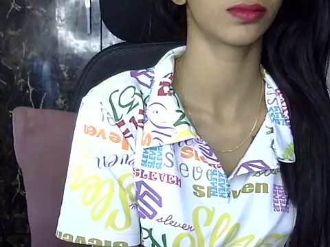 Snapshot of MAAYRA_09 chatting on January 30, 6:43 pm MAAYRA 09 online show from January 30, 6:43 pm