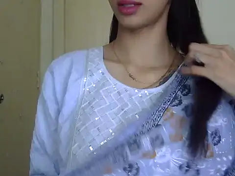 MAAYRA 09 online show from April 30, 5:47 am