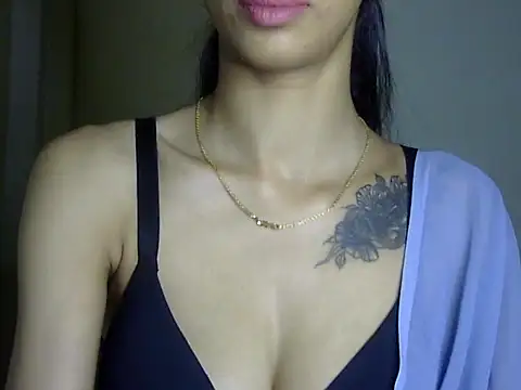 MAAYRA 09 online show from May 5, 10:29 pm