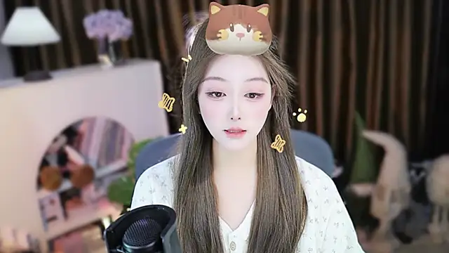 Arwyn-rr online show from March 18, 1:58 pm