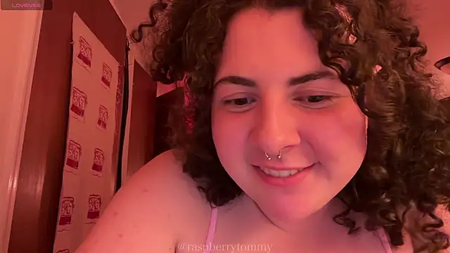 Snapshot of RaspberryTommyFTM chatting on September 25, 3:43 am RaspberryTommyFTM online show from September 25, 3:43 am