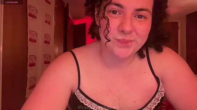 Snapshot of RaspberryTommyFTM chatting on October 6, 2:53 am RaspberryTommyFTM online show from October 6, 2:53 am