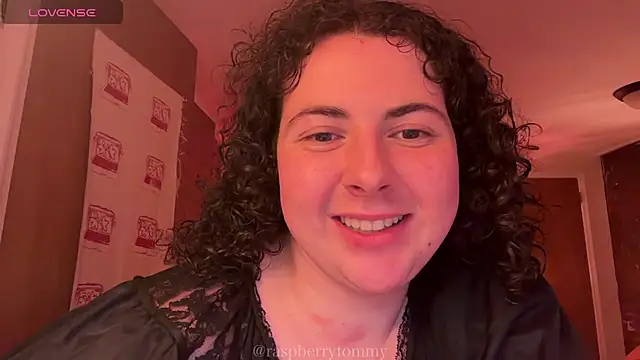 Snapshot of RaspberryTommyFTM chatting on December 2, 8:48 pm RaspberryTommyFTM online show from December 2, 8:48 pm