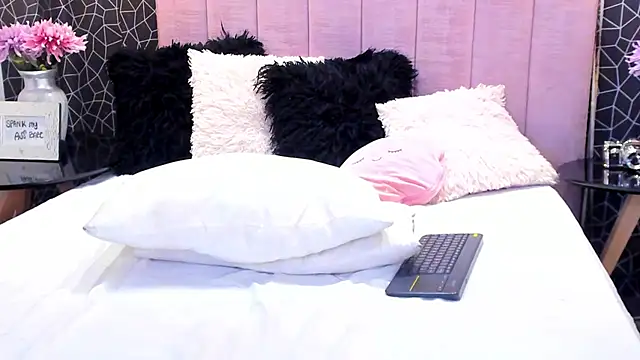 Violet Grace online show from January 14, 8:37 pm