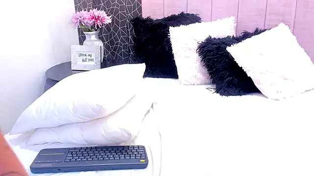 Violet Grace online show from January 16, 7:20 pm