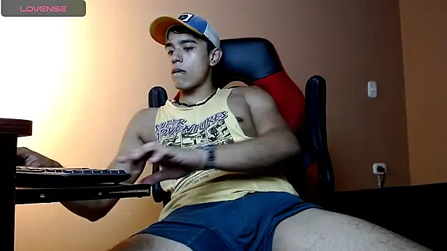 Snapshot of karlgiles_ chatting on December 17, 5:26 pm karlgiles online show from December 17, 5:26 pm