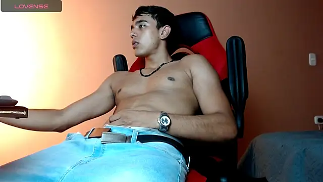 Snapshot of karlgiles_ chatting on December 21, 6:55 pm karlgiles online show from December 21, 6:55 pm