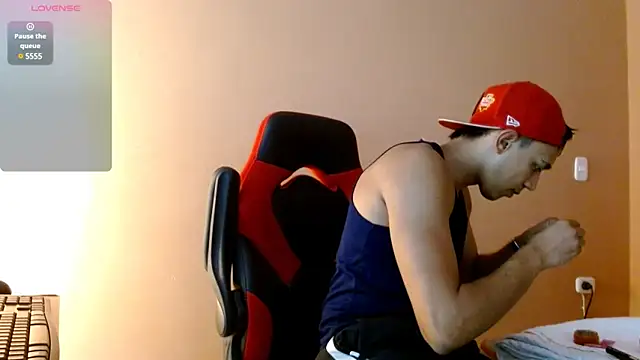 Snapshot of karlgiles_ chatting on January 10, 7:00 pm karlgiles online show from January 10, 7:00 pm