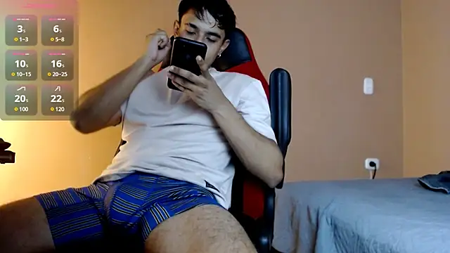 Snapshot of karlgiles_ chatting on January 18, 7:26 pm karlgiles online show from January 18, 7:26 pm