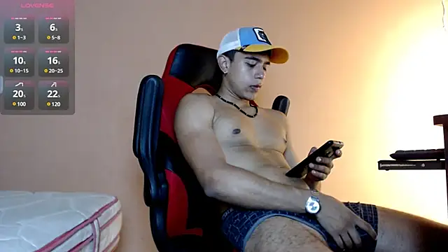 Snapshot of karlgiles_ chatting on January 23, 6:45 pm karlgiles online show from January 23, 6:45 pm