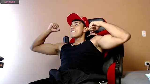 Snapshot of karlgiles_ chatting on January 24, 6:14 pm karlgiles online show from January 24, 6:14 pm