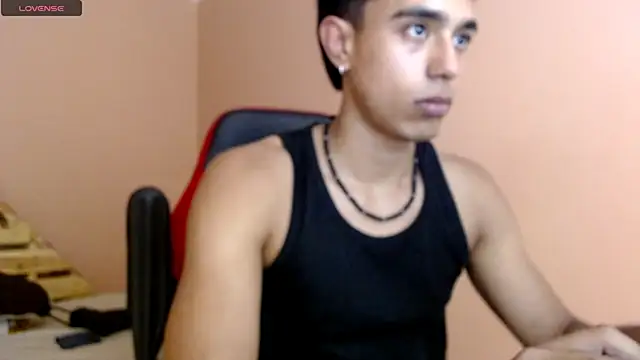 Snapshot of karlgiles_ chatting on February 16, 6:43 pm karlgiles online show from February 16, 6:43 pm