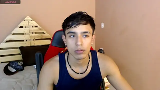 Snapshot of karlgiles_ chatting on February 21, 6:15 pm karlgiles online show from February 21, 6:15 pm