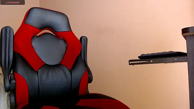 Snapshot of karlgiles_ chatting on March 10, 6:56 pm karlgiles online show from March 10, 6:56 pm