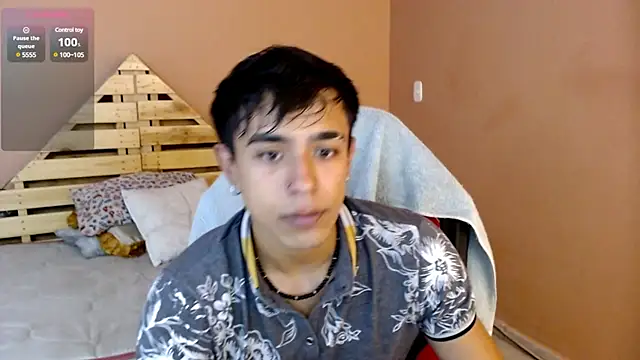 Snapshot of karlgiles_ chatting on March 13, 5:50 pm karlgiles online show from March 13, 5:50 pm