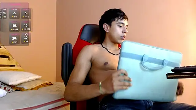 Snapshot of karlgiles_ chatting on March 14, 6:39 pm karlgiles online show from March 14, 6:39 pm