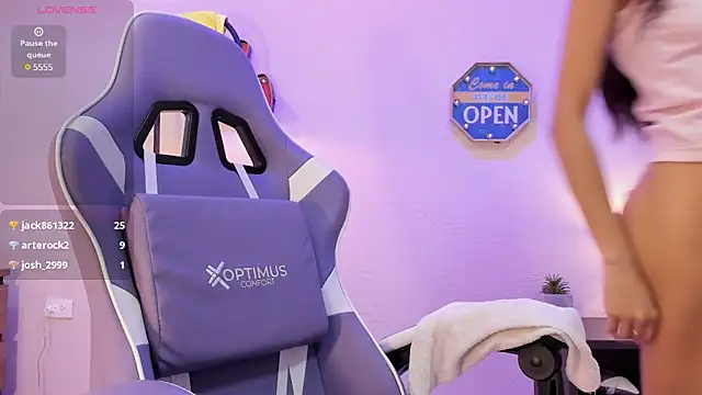 lupeebony online show from January 25, 7:18 pm