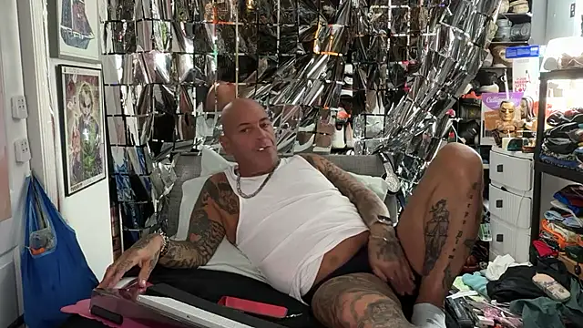 joeytatts66 online show from May 4, 2:18 am