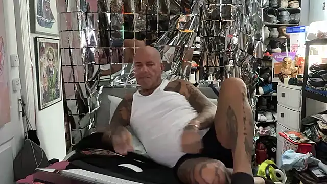 joeytatts66 online show from May 10, 2:06 am