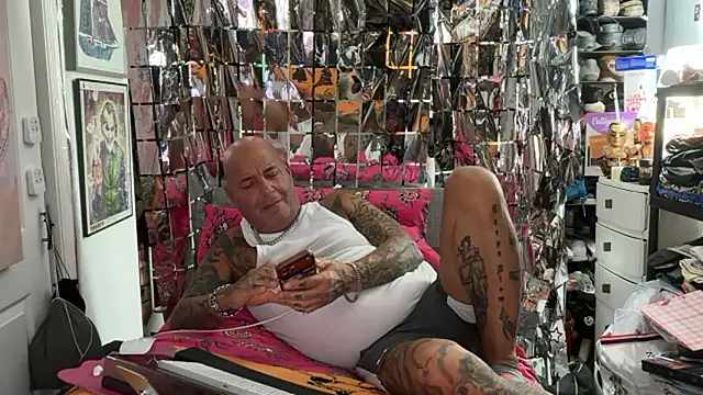 joeytatts66 online show from May 15, 1:23 am
