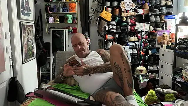 joeytatts66 online show from May 22, 1:02 am