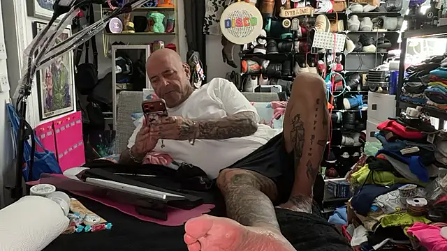 joeytatts66 online show from June 15, 2:47 am