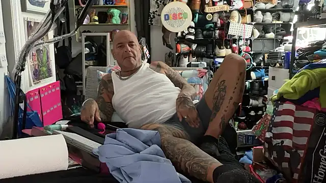 joeytatts66 online show from June 16, 1:30 am