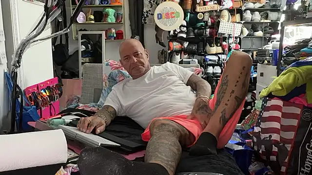 joeytatts66 online show from June 17, 3:20 am