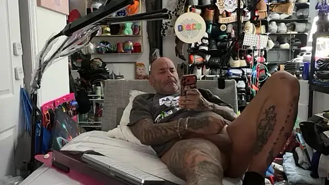 joeytatts66 online show from June 21, 2:36 am
