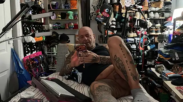 joeytatts66 online show from June 24, 1:37 am
