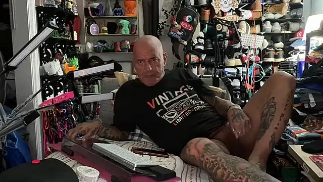 joeytatts66 online show from June 25, 1:38 am