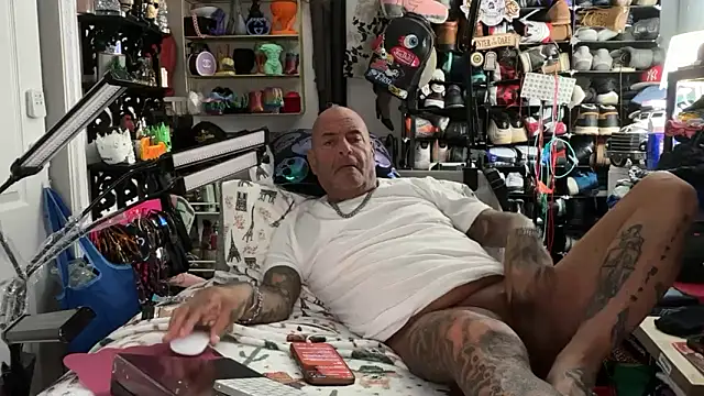 joeytatts66 online show from June 27, 1:54 am