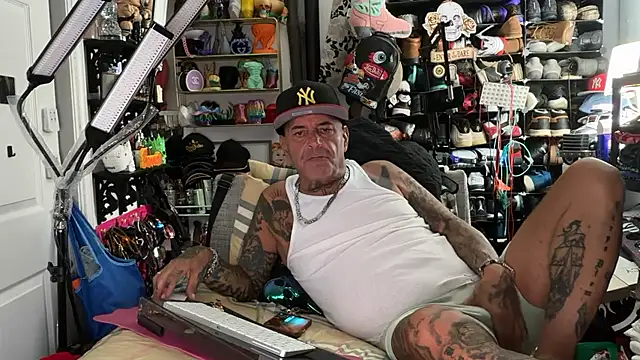 joeytatts66 online show from July 17, 3:02 am