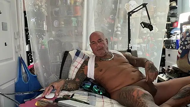 joeytatts66 online show from July 23, 1:58 am