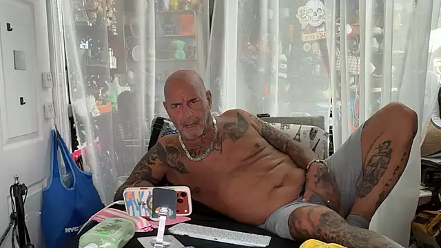 joeytatts66 online show from July 31, 1:27 am