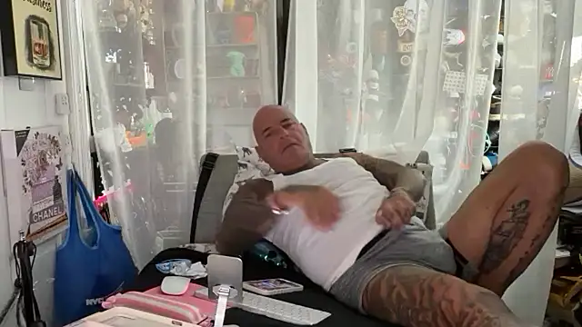 joeytatts66 online show from August 1, 2:33 am