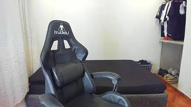 Snapshot of daddy_jhons chatting on December 24, 7:39 am daddy jhons online show from December 24, 7:39 am