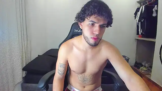 Snapshot of daddy_jhons chatting on December 25, 12:16 am daddy jhons online show from December 25, 12:16 am