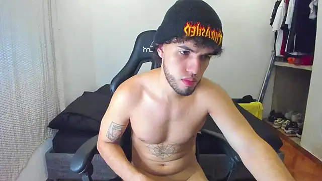 Snapshot of daddy_jhons chatting on December 27, 4:15 am daddy jhons online show from December 27, 4:15 am