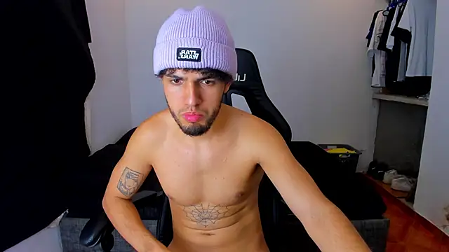 Snapshot of daddy_jhons chatting on February 8, 4:14 am daddy jhons online show from February 8, 4:14 am