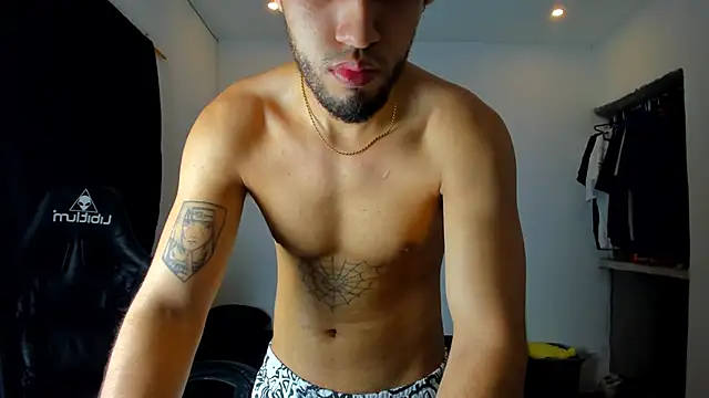 Snapshot of daddy_jhons chatting on March 1, 4:26 am daddy jhons online show from March 1, 4:26 am