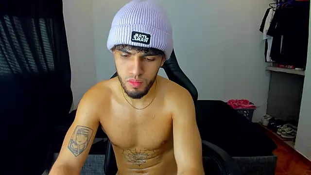 Snapshot of daddy_jhons chatting on March 1, 9:26 pm daddy jhons online show from March 1, 9:26 pm