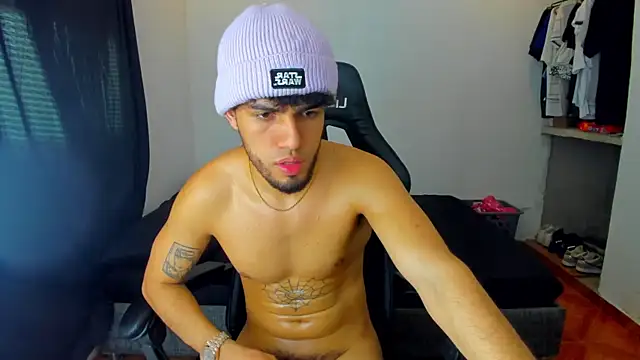 Snapshot of daddy_jhons chatting on March 11, 3:02 pm daddy jhons online show from March 11, 3:02 pm