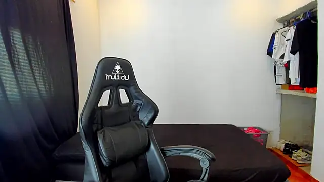 Snapshot of daddy_jhons chatting on March 12, 6:22 pm daddy jhons online show from March 12, 6:22 pm