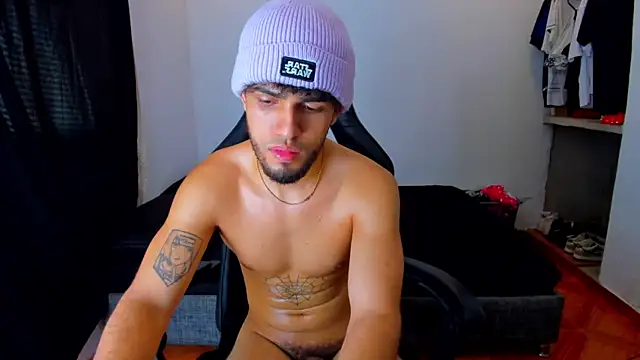 Snapshot of daddy_jhons chatting on March 13, 9:48 pm daddy jhons online show from March 13, 9:48 pm