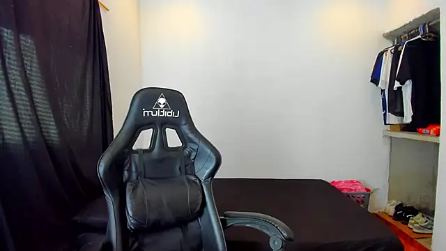 Snapshot of daddy_jhons chatting on March 17, 8:09 pm daddy jhons online show from March 17, 8:09 pm