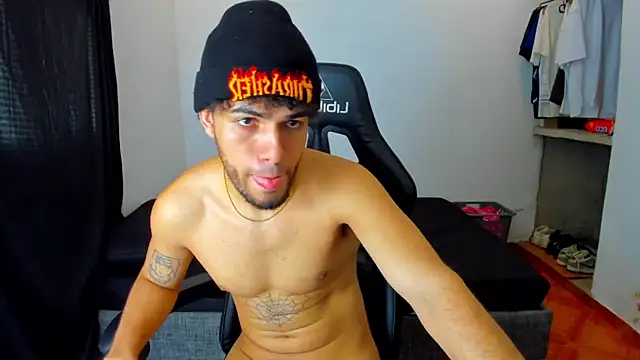 Snapshot of daddy_jhons chatting on March 19, 6:55 pm daddy jhons online show from March 19, 6:55 pm