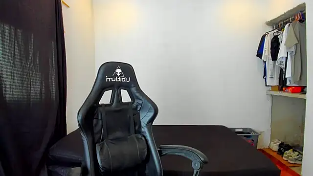 Snapshot of daddy_jhons chatting on March 21, 7:02 pm daddy jhons online show from March 21, 7:02 pm