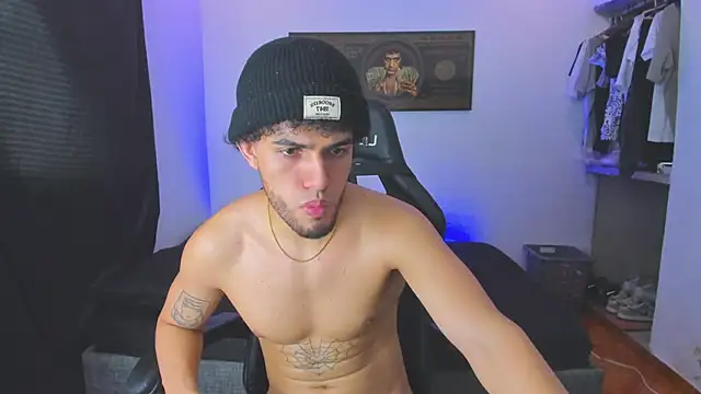 Snapshot of daddy_jhons chatting on September 13, 6:40 pm daddy jhons online show from September 13, 6:40 pm