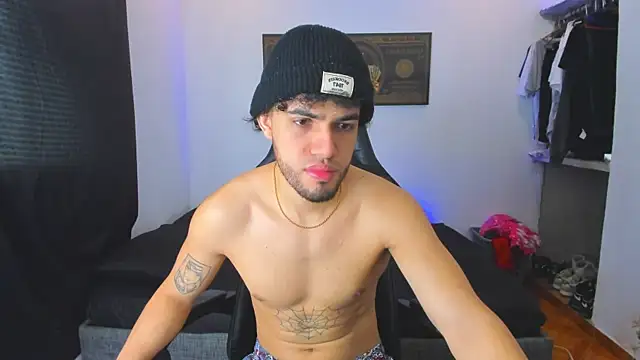 Snapshot of daddy_jhons chatting on October 1, 4:35 pm daddy jhons online show from October 1, 4:35 pm